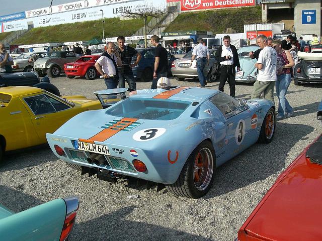 Ein Ford GT 40 in Gulf Lackierung_.jpg